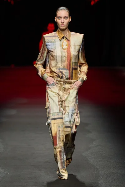 Look 27